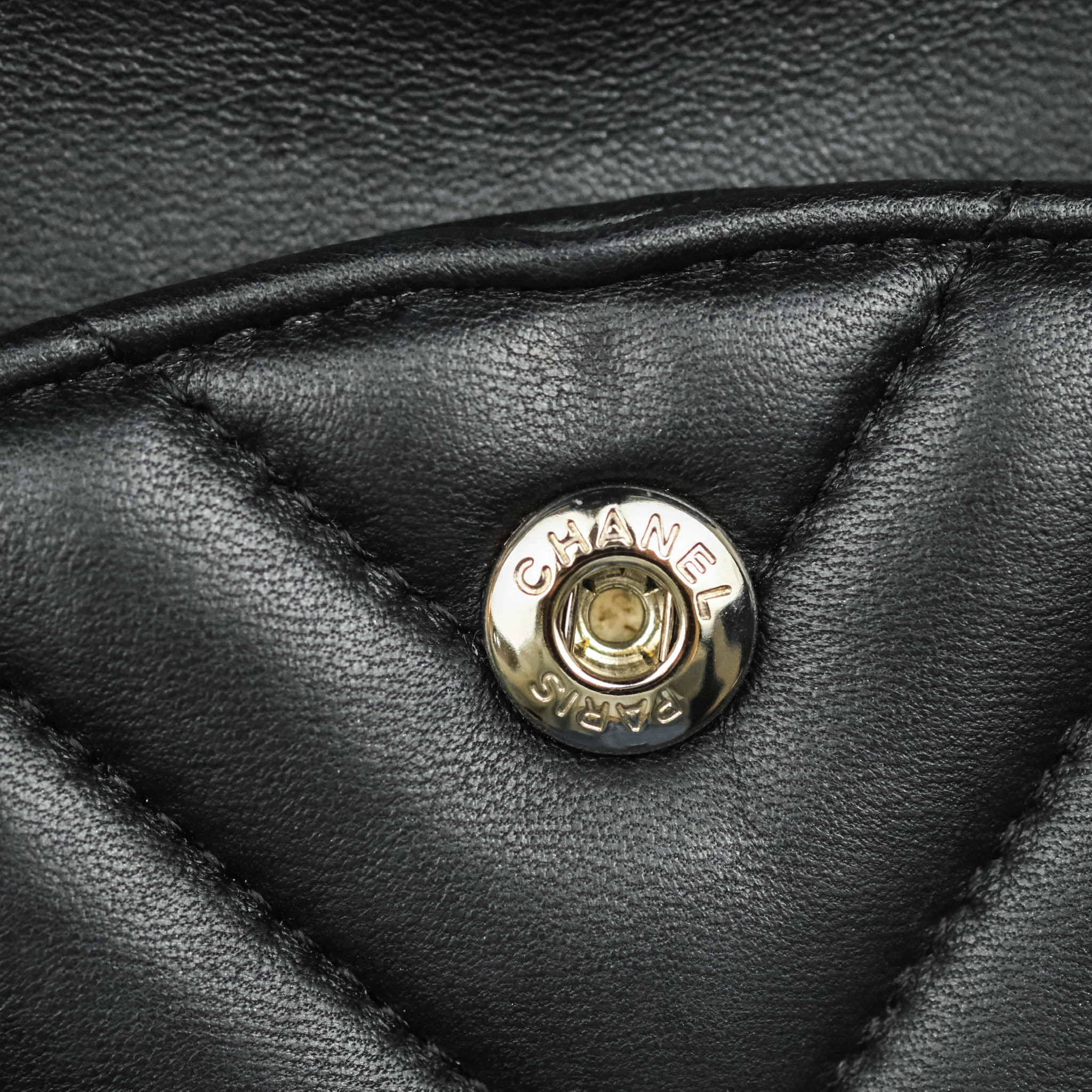 Chanel Classic Chevron M/L Medium Double Flap So Black Lambskin Bag - Luxury Designer Handbag for Women, Perfect for Evening Events & Special Occasions