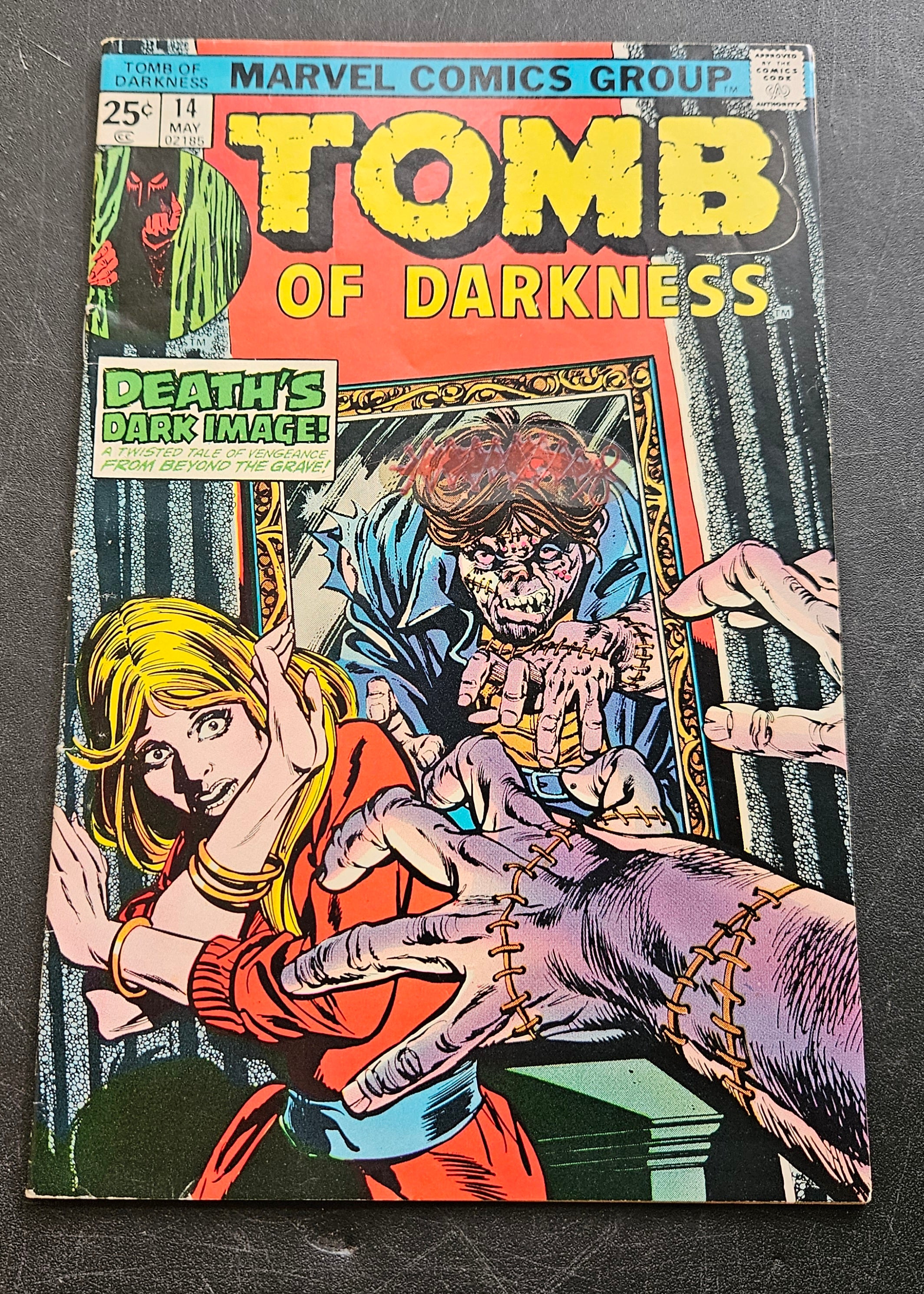 Vampire Comic Book - Tomb of Darkness #14 (May 1975) Marvel | Collectible Vintage Horror Comics for Fans & Display