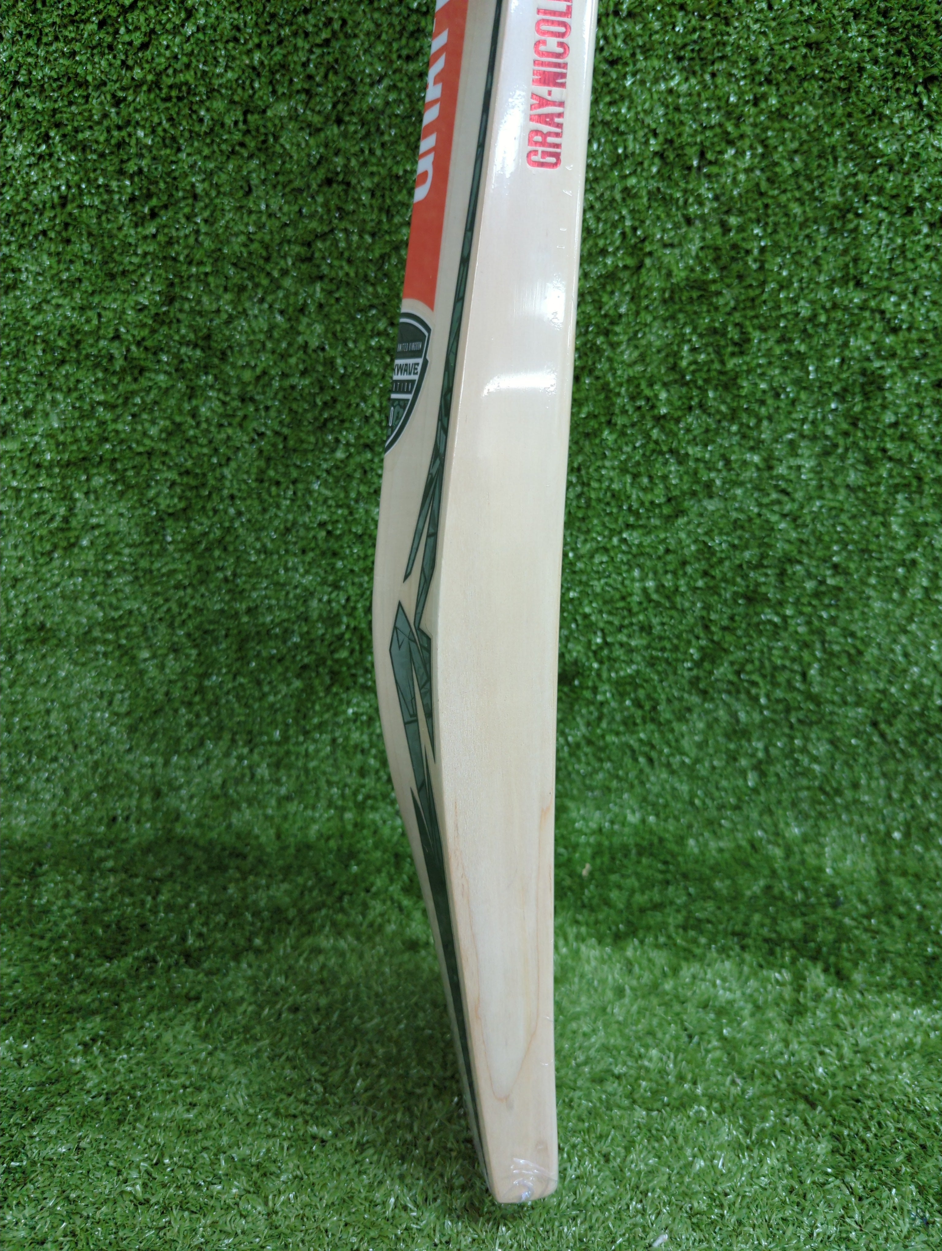 Gray Nicolls Shockwave 5.5 English Willow Cricket Bat - Premium Performance for Professional & Club Players - Perfect for Matches, Training & Competitive Play