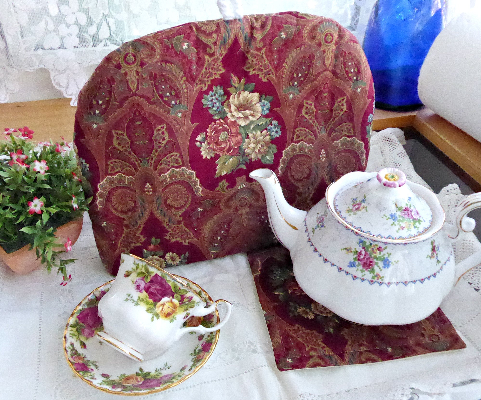 Handmade Red Paisley Floral Tea Cozy with Trivet - Insulated Tea Pot Cover - Perfect for Afternoon Tea, English Tea Parties & Kitchen Decor