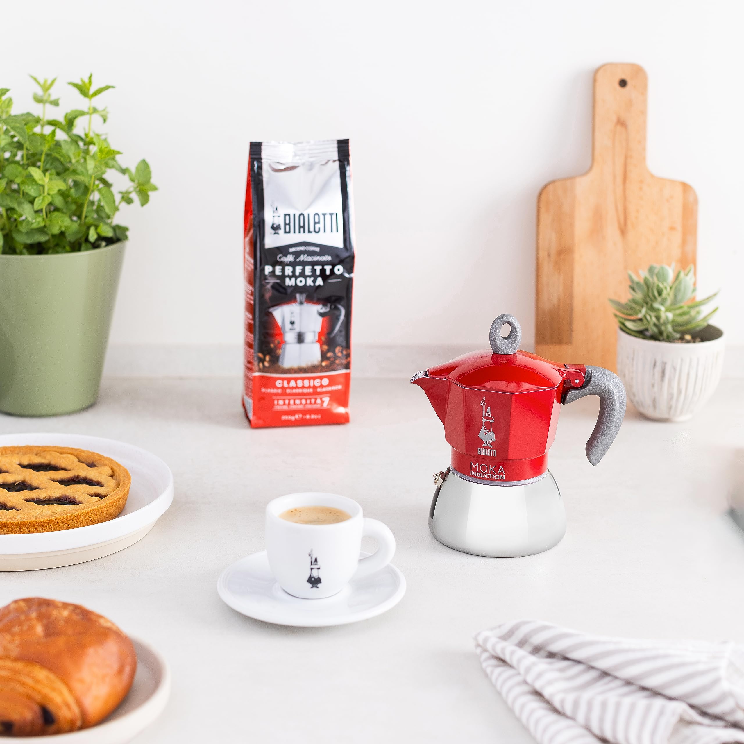 Bialetti Moka Induction Stovetop Espresso Maker - 4 Cup (5.7 Oz) Moka Pot for Gas, Electric & Induction Hobs - Classic Italian Coffee Maker for Home & Office Use - Perfect for Espresso, Latte & Cappuccino - Vibrant Red