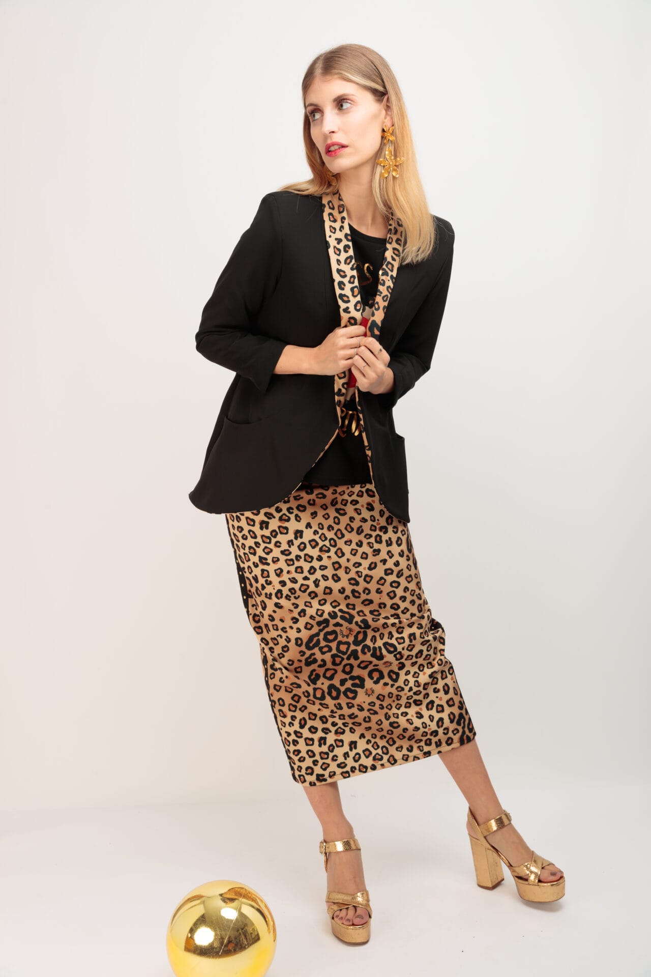 Trendy Smoking Leopard Skull Blazer for Men & Women - Fashionable Animal Print Jacket for Parties, Halloween Costumes and Bold Outfits