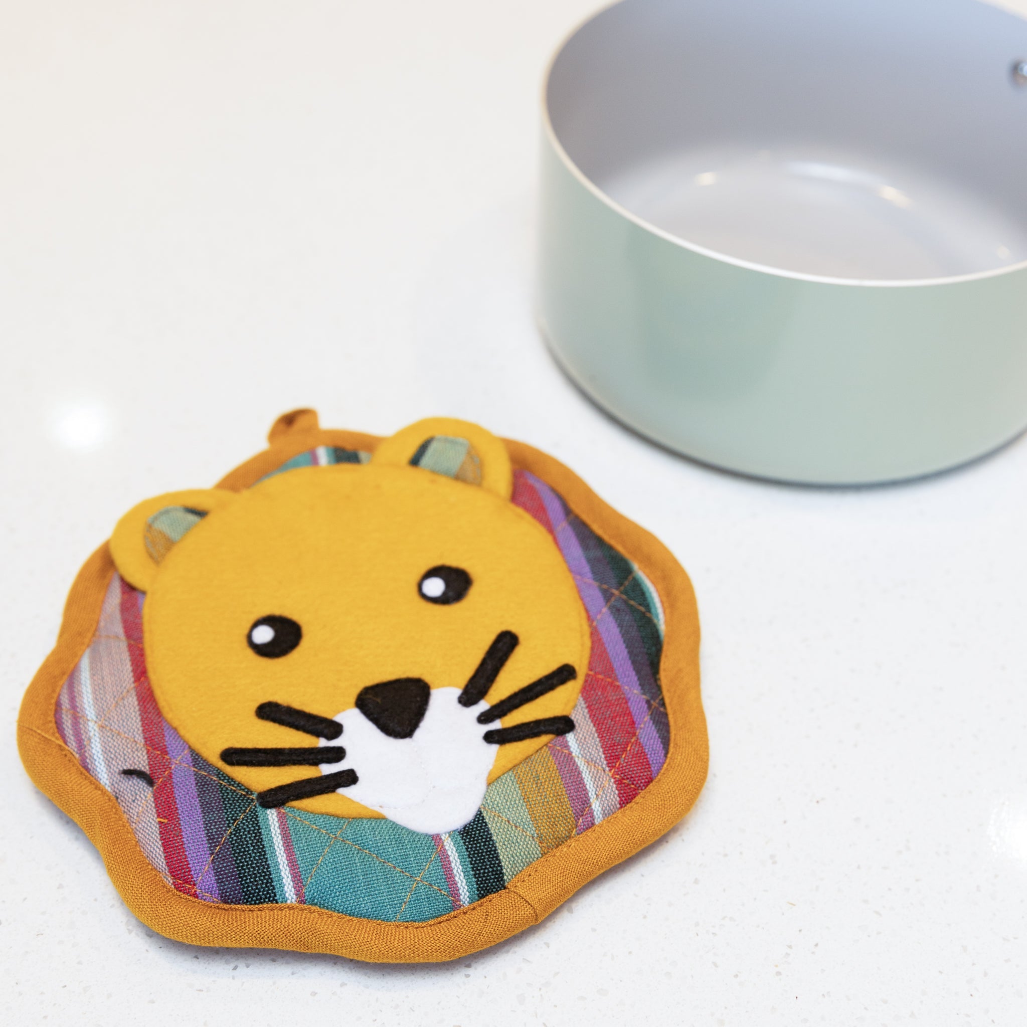 Lion Design Heat Resistant Trivet and Pot Holder Set - Dual Purpose Kitchen Accessory for Hot Dishes, Pans, and Table Protection - Perfect for Cooking, Serving, and Home Decor