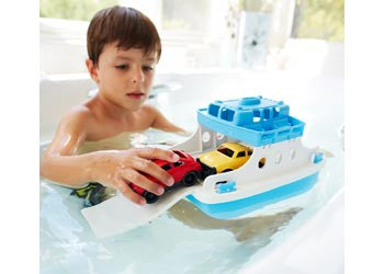 Green Toys Ferry Boat with 2 Mini Cars - Eco-Friendly Plastic Toy for Kids, Bath & Pool Water Play, Imaginative Pretend Play Scenes