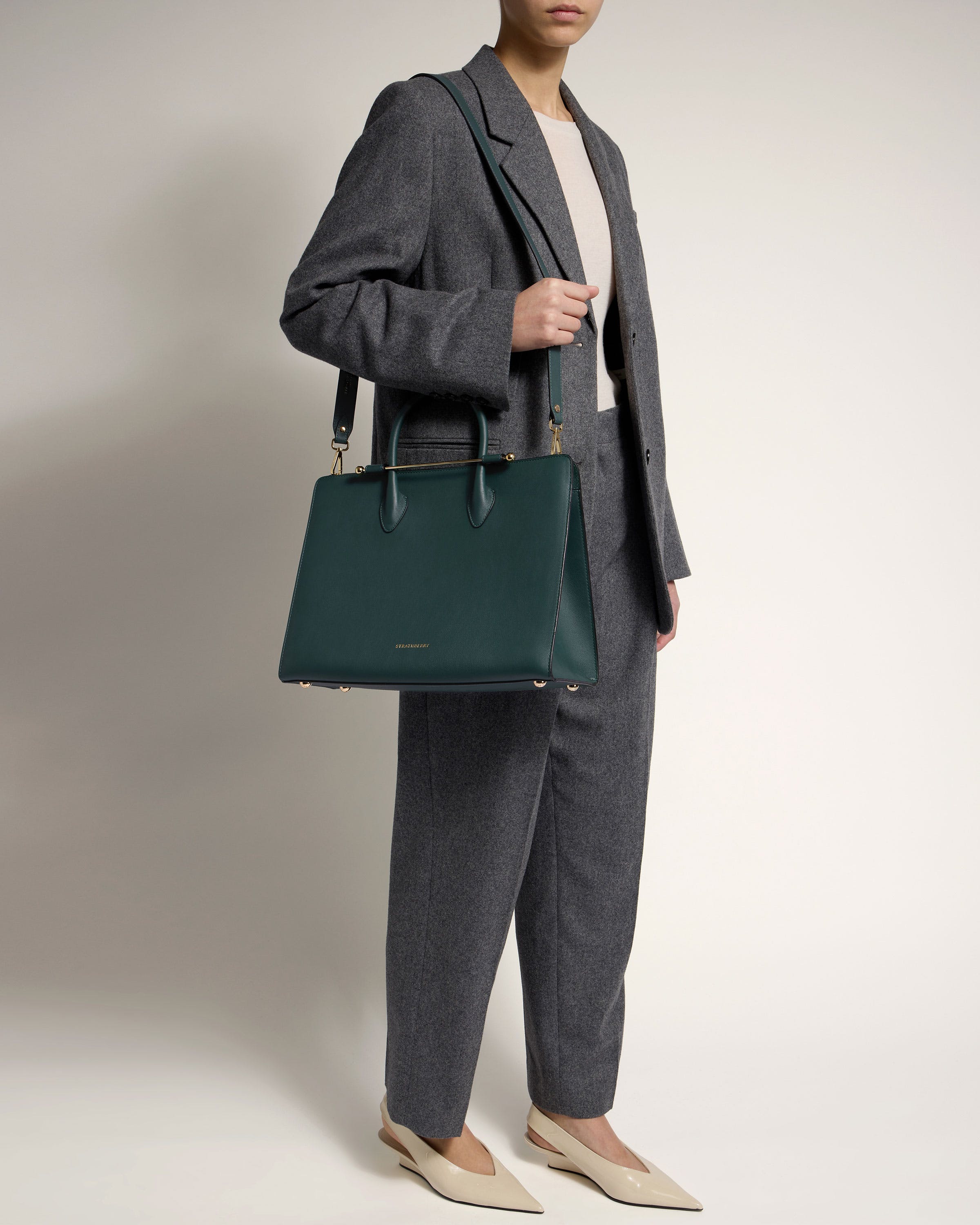 Eco-Friendly Reusable Tote Bottle in Green - Perfect for Grocery Shopping, Gym & Outdoor Activities
