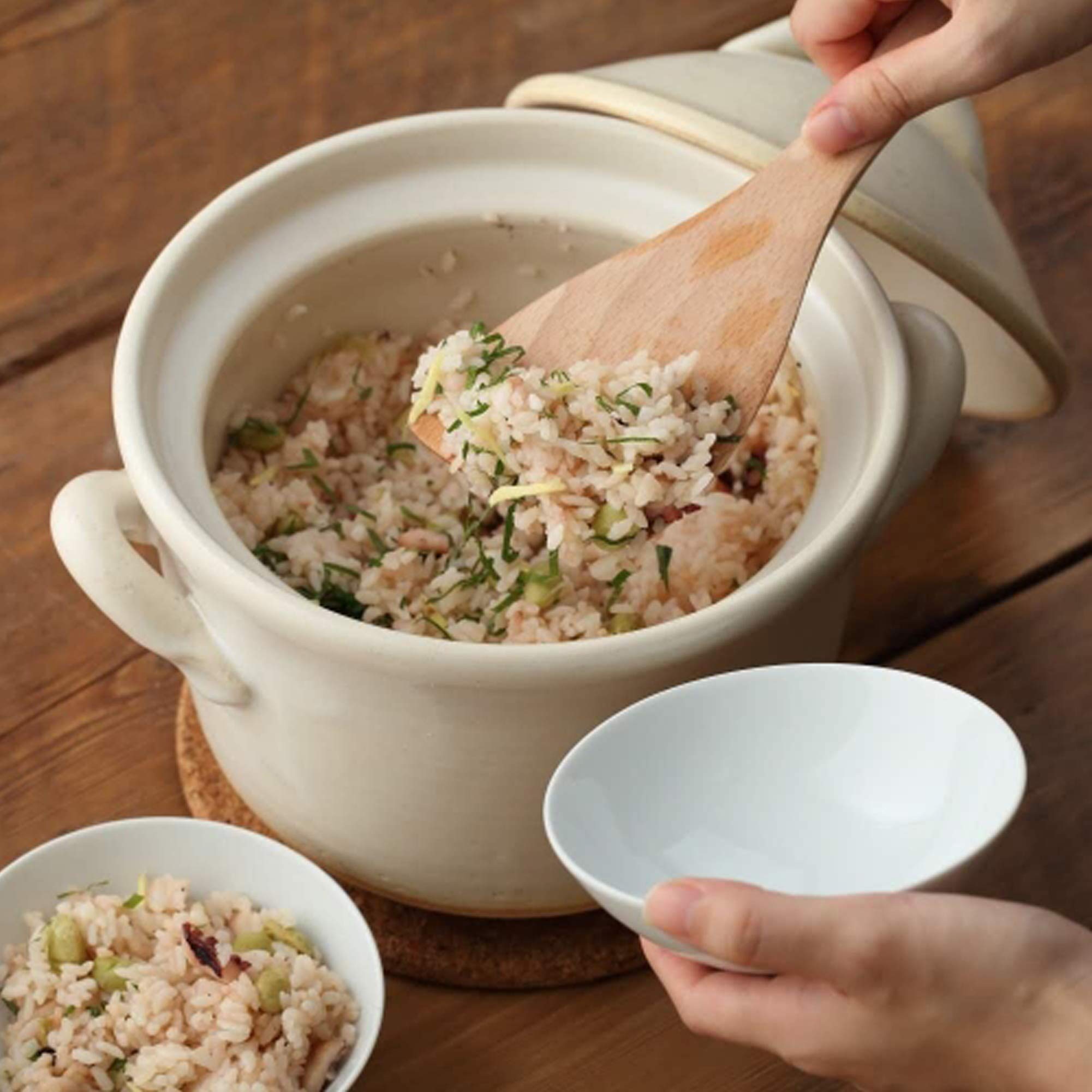Premium Japanese Donabe Clay Rice Cooker Pot - 3 Go (2200cc) Traditional White Ceramic for Perfect Stovetop Rice, Hot Pot & Stews - Ideal for Home Cooking & Japanese Cuisine