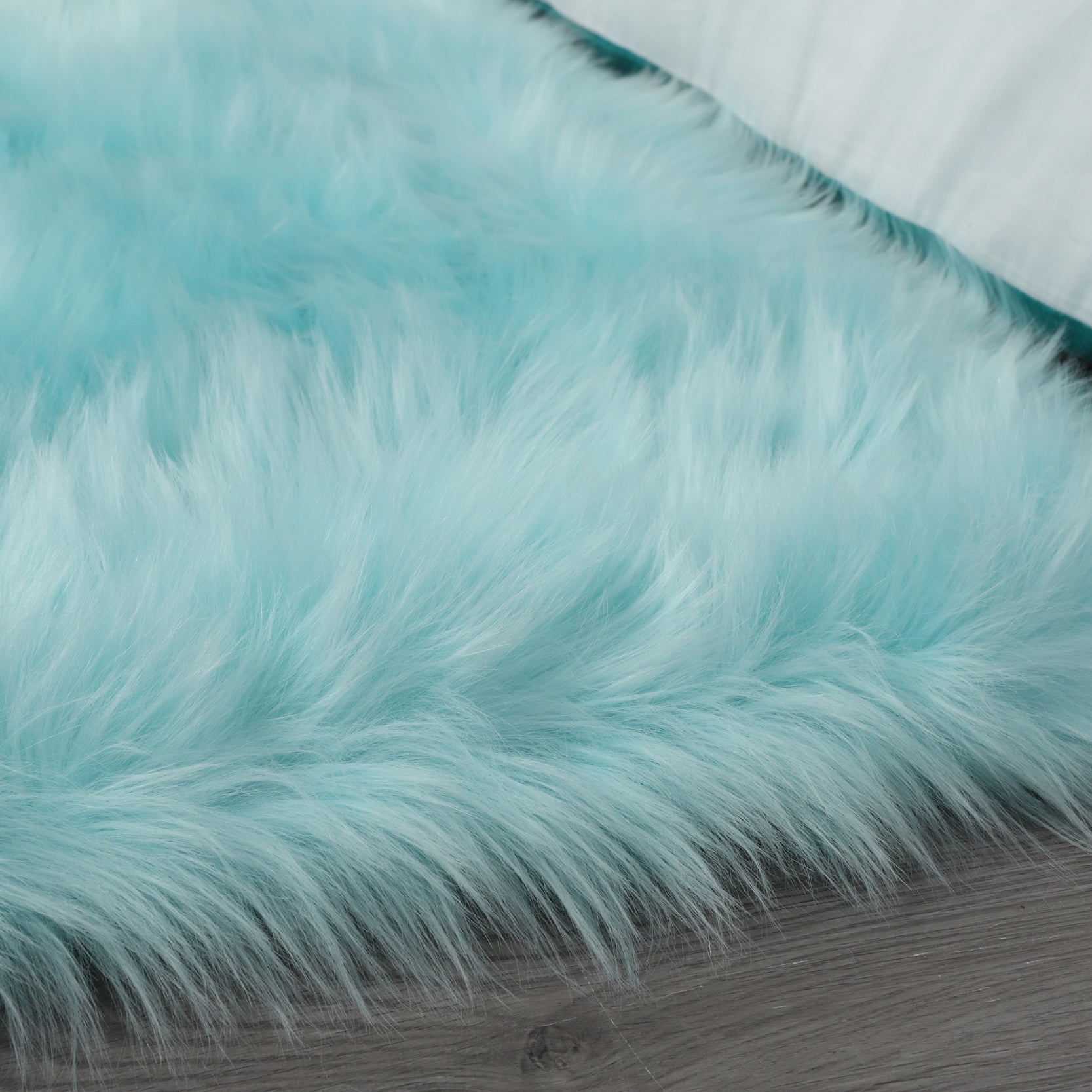 Ultra Soft Fluffy Faux Fur Sheepskin Area Rug - Cozy Home Decor for Living Room, Bedroom & Nursery - Machine Washable Shaggy Rug for Warmth and Comfort