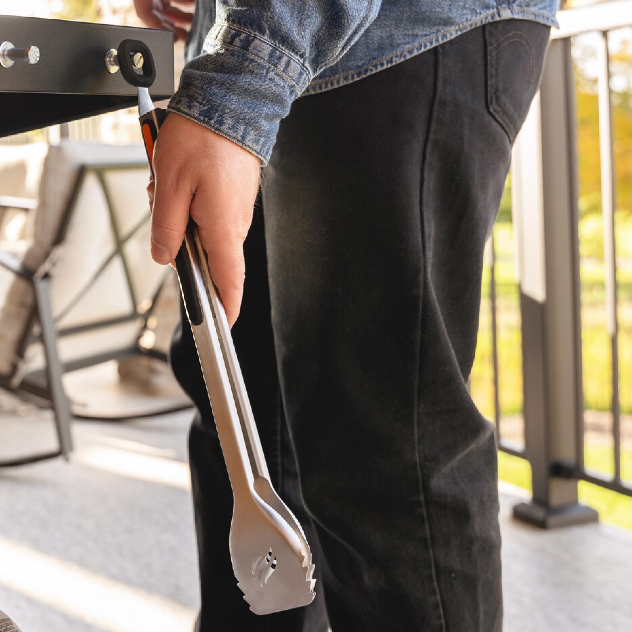 **Blackstone 5228 Stainless Steel Grill Tongs with Heat-Resistant Rubber Grip – 14