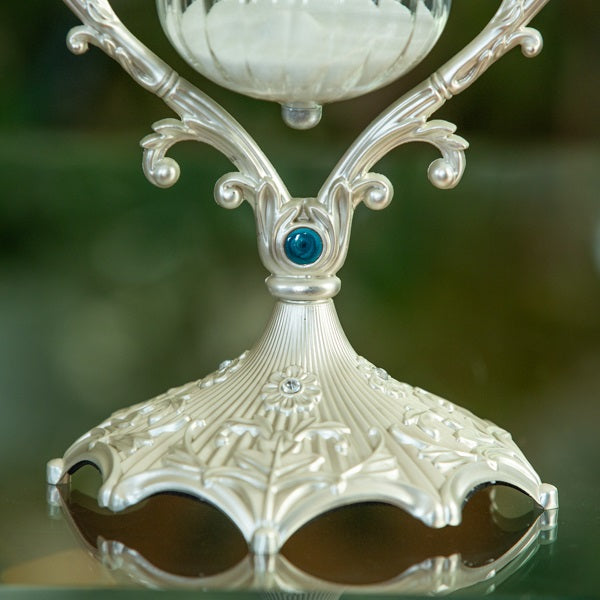 Elegant Silver Heart Twisted Glass Rotating Hourglass - Perfect for Wedding Decor, Anniversary Gifts & Romantic Home Decorations - Creates Timeless Memories for Couples & Special Occasions