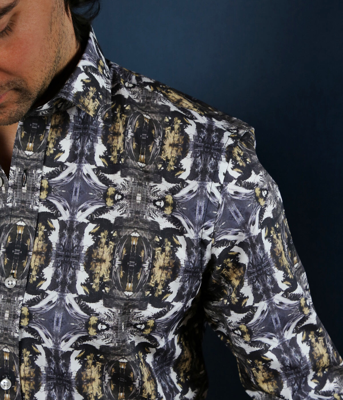 DÉCLIC Abstract Print Shirt for Women - Stylish Casual Blouse with Unique Artistic Design - Perfect for Office, Date Night & Weekend Outfits