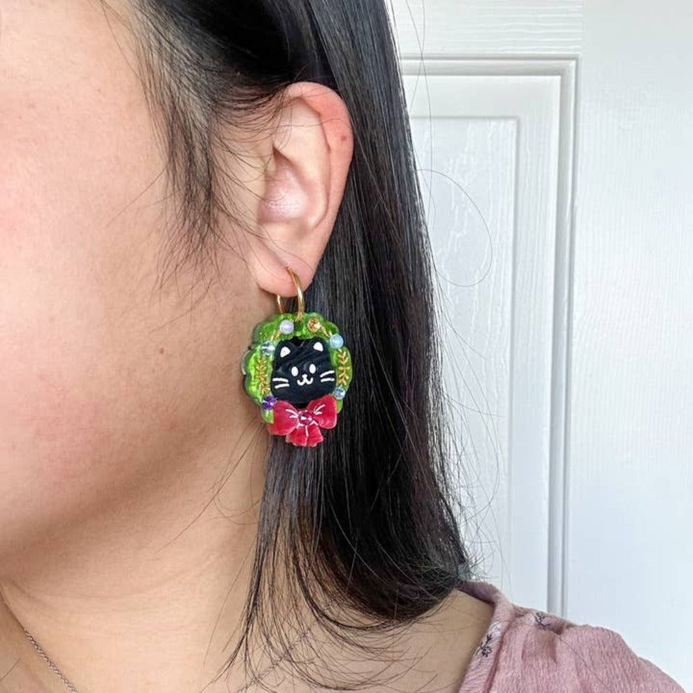 Stylish Cat Wreath Acrylic Dangle Earrings for Women - Cute Animal Jewelry Gift for Cat Lovers - Perfect for Parties, Holidays & Everyday Wear