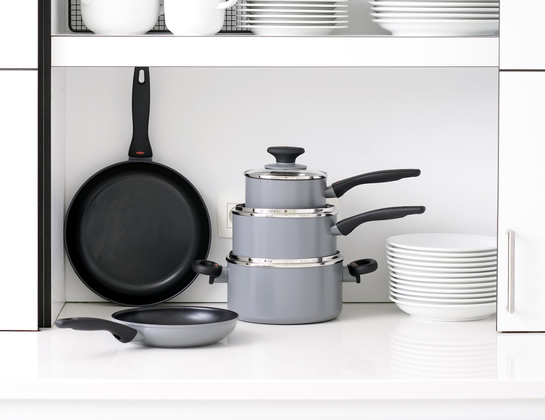 OXO Softworks Hard Anodized 20cm Nonstick Frying Pan - 3-Layer German Engineered Coating, Stainless Steel Handle, Induction & Oven Safe (180°C), Dishwasher Safe - Perfect for Searing, Frying & Sauteing in Professional & Home Kitchens
