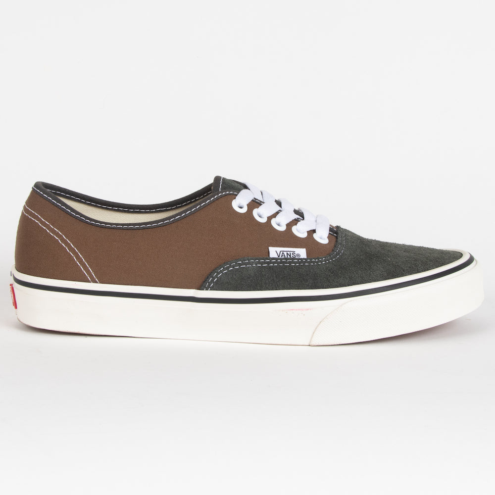 Vans Authentic Men's Skate Shoes - Classic Low Top Sneakers for Casual Wear & Street Style | Perfect for Skating, Walking & Everyday Fashion