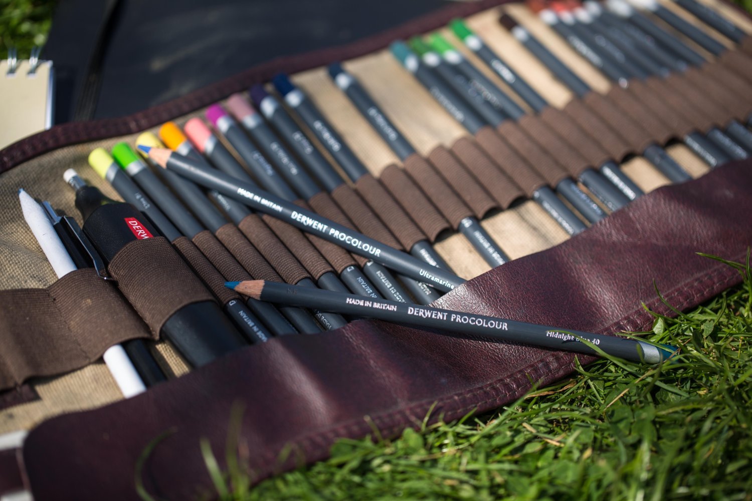 Derwent Procolour Colored Pencils Set - 24 Premium Artist Drawing Pencils in Metal Tin for Professional Sketching, Coloring & Art Projects - Perfect for Adults & Students (2302506)