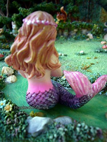 Miniature Mermaid Holding Seal Fairy Garden Statue - Whimsical Terrarium Decor for Garden, Patio, Deck, Porch & Dollhouse | Perfect for Fairy Gardens, Terrariums, and Outdoor Yard Art Decorations
