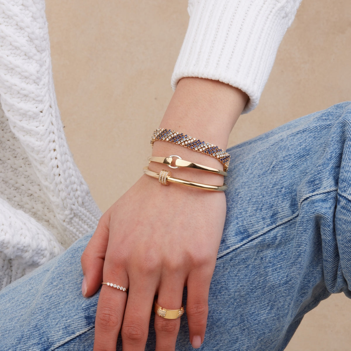 Two-Tone Adjustable Buckle Bracelet for Women - Stylish Fashion Jewelry for Casual & Formal Wear
