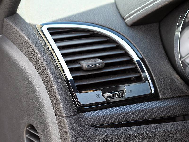 American Car Craft A/C Vent Trim Outer Polished & Brushed for Chrysler 300 (2011-2024) - Premium Interior Upgrade for Enhanced Style & Comfort