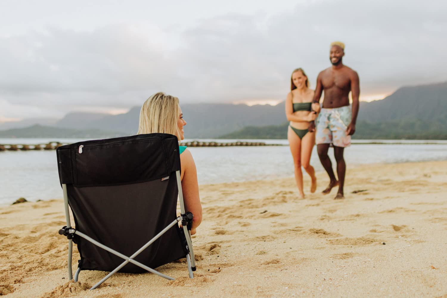 PICNIC TIME NCAA Tranquility Low Beach Chair with Carry Bag - Compact & Comfortable Lawn Chair for Adults - Perfect for Beach, Camping, and Outdoor Relaxation