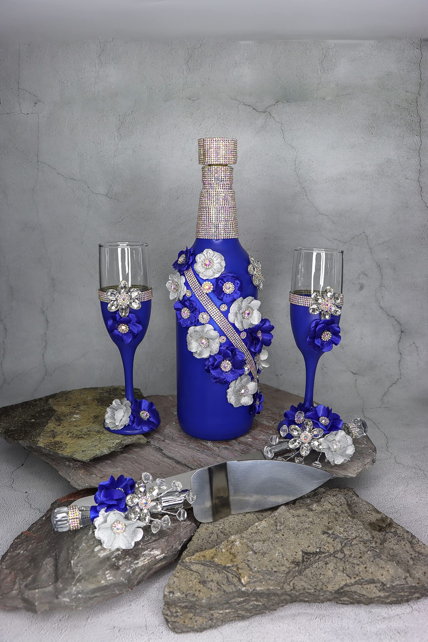 Elegant Royal Blue & Gold Champagne Glasses Set for Quinceañera, Sweet 16, Weddings & Special Celebrations - Perfect for Toasting & Party Decor