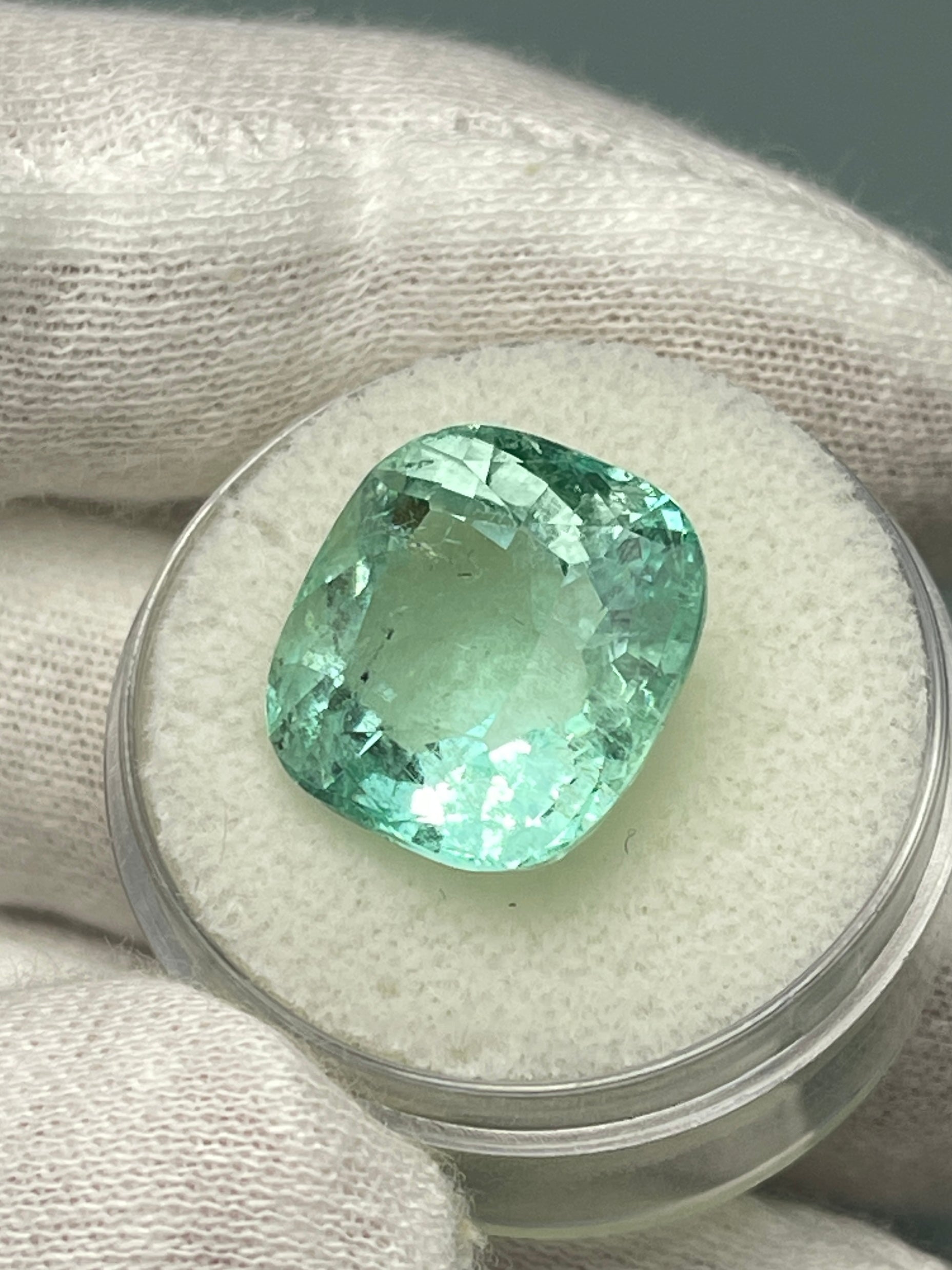 12.86 Carat Natural Colombian Emerald Cushion Cut 14.5x14mm - Luxury Gemstone for Engagement Rings & Fine Jewelry