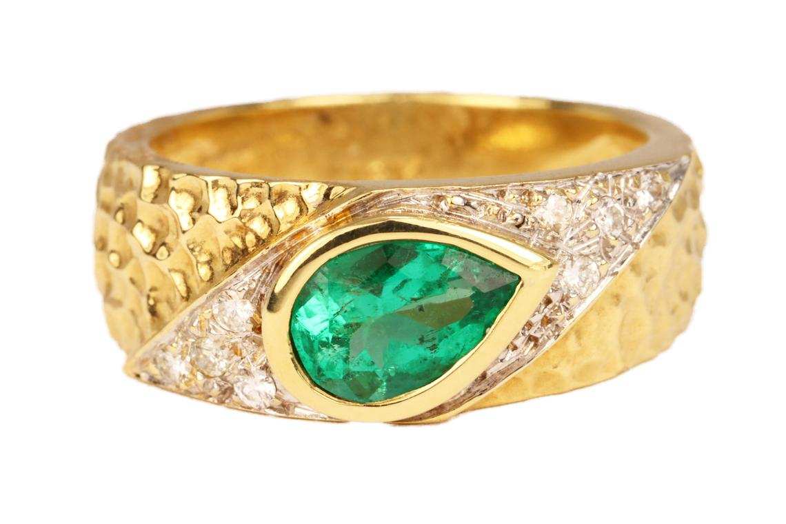 1.10tcw Vivid Green Tear Drop Emerald & Diamond Bezel Ring in 18K Gold - Elegant Jewelry for Weddings, Anniversaries & Special Occasions