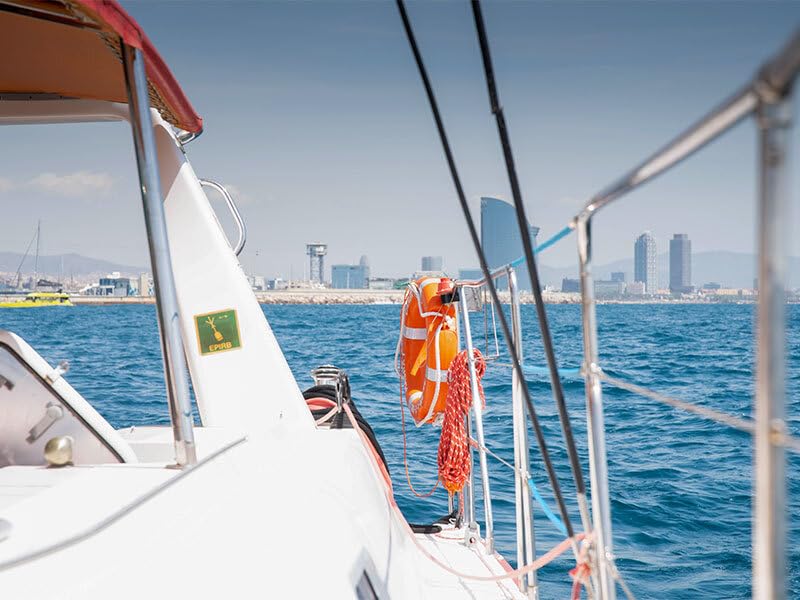SmartBox - Luxury Catamaran Cruise Gift Box for Men & Women - Romantic Barcelona Boat Tour with Snacks for Two - Unique Gift Idea for Anniversaries, Birthdays & Couples Getaways