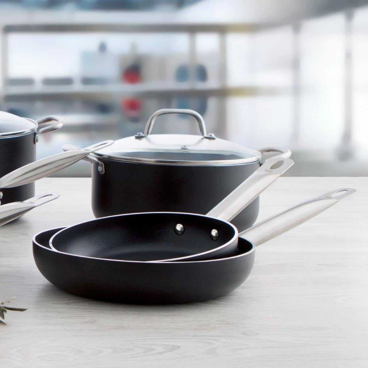 Professional 24cm Non-Stick Frying Pan - Black & Steel Aluminum Cookware for Home & Restaurant Use - Perfect for Sautéing, Frying & Cooking Eggs (60x50x10cm)