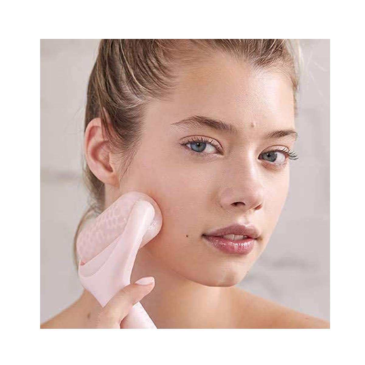 Avenn Ice Roller Face Massager - Cooling Gel Facial Skin Care Tool for Puffiness & Pain Relief - Women & Men - Perfect for Morning Routine, Post-Workout Recovery & Skincare Regimen