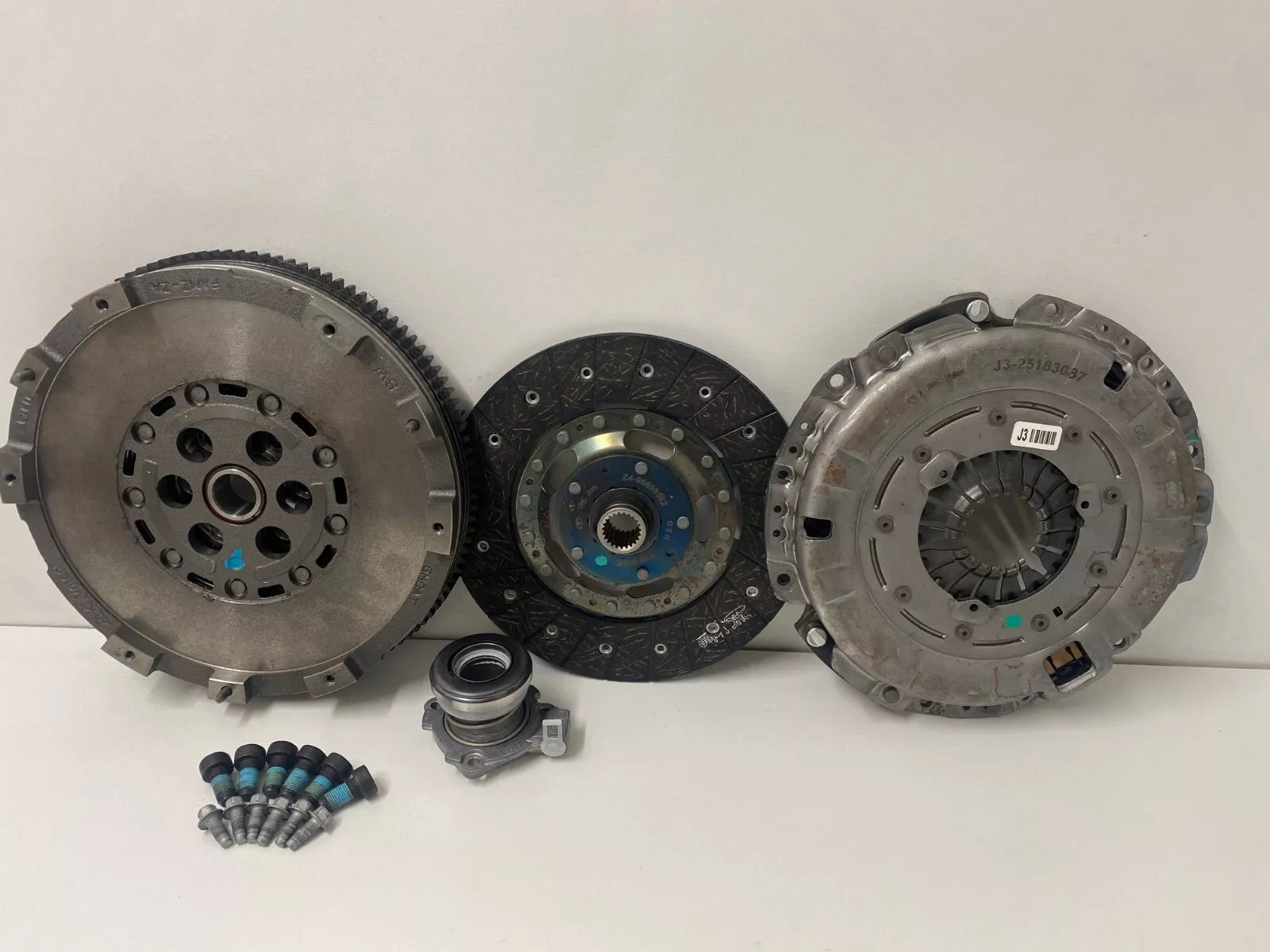 Genuine Holden Cruze Z20D1 Diesel Dual Mass Flywheel & Clutch Kit - Perfect for Engine Repair & Performance Upgrades
