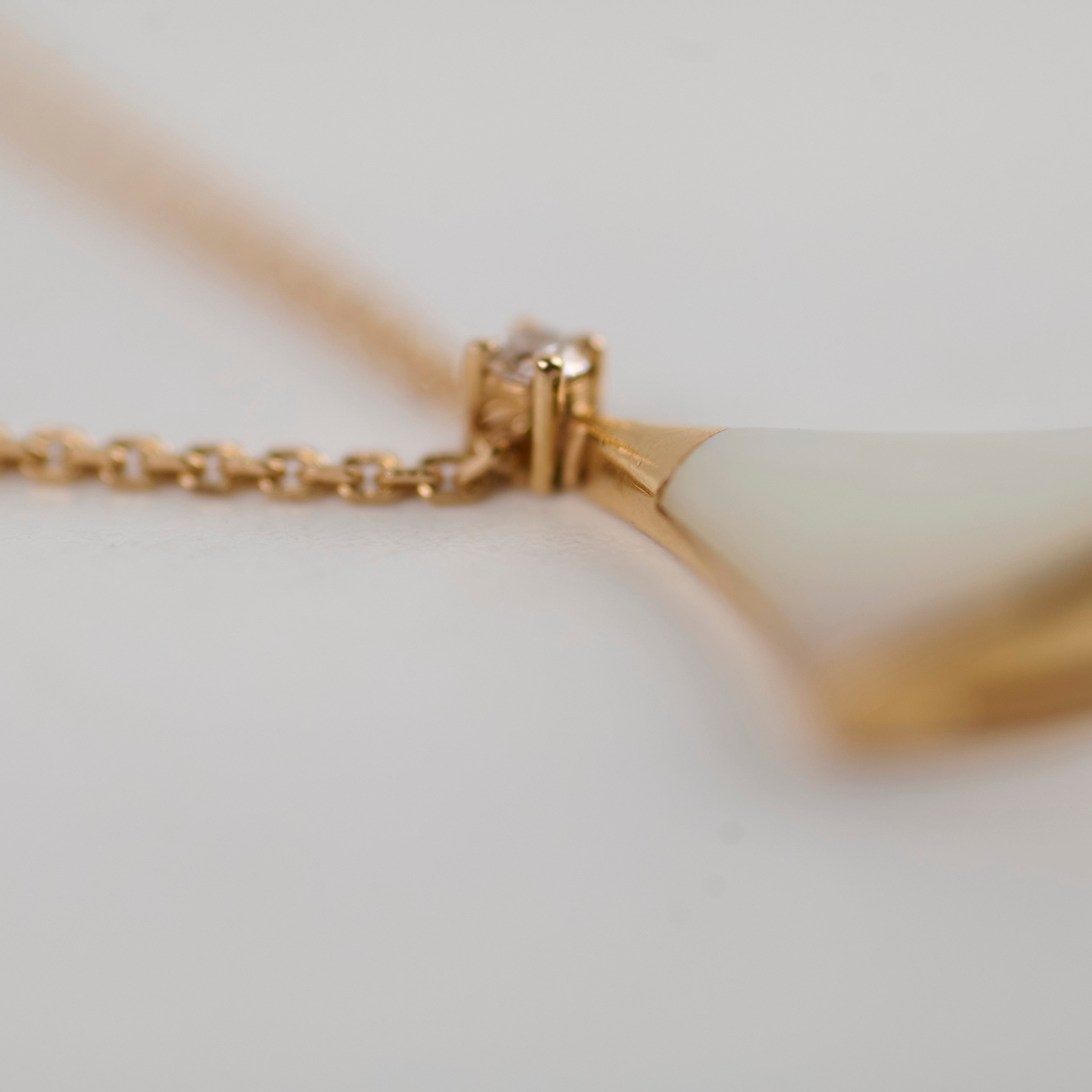 Bvlgari Diva Dream Mother of Pearl Necklace in Rose Gold - Elegant Jewelry for Women, Perfect for Parties, Weddings & Special Occasions