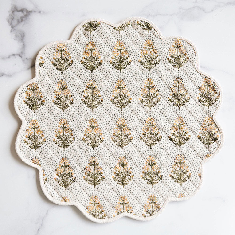 Quilted Scallop Poppy Placemat Set of 4 - Elegant Floral Table Mats for Dining Room Decor, Kitchen Table Setting & Home Entertaining - Waterproof & Heat Resistant