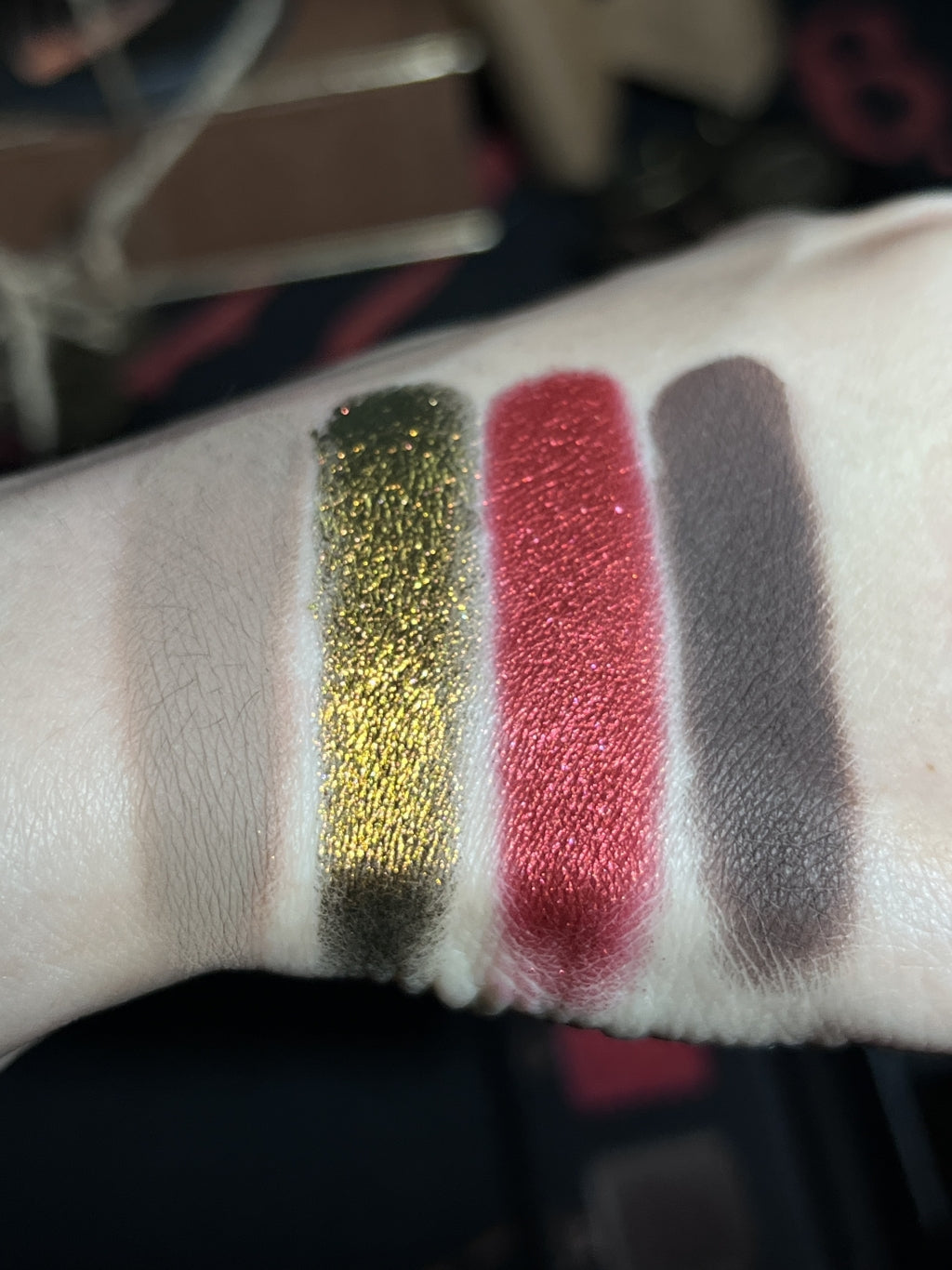 Shellwe Satin Shimmer Chameleon Quad Eyeshadow Palette - Lion's Circus Edition | Long-Lasting Pigmented Eye Makeup for Party, Halloween & Special Occasions