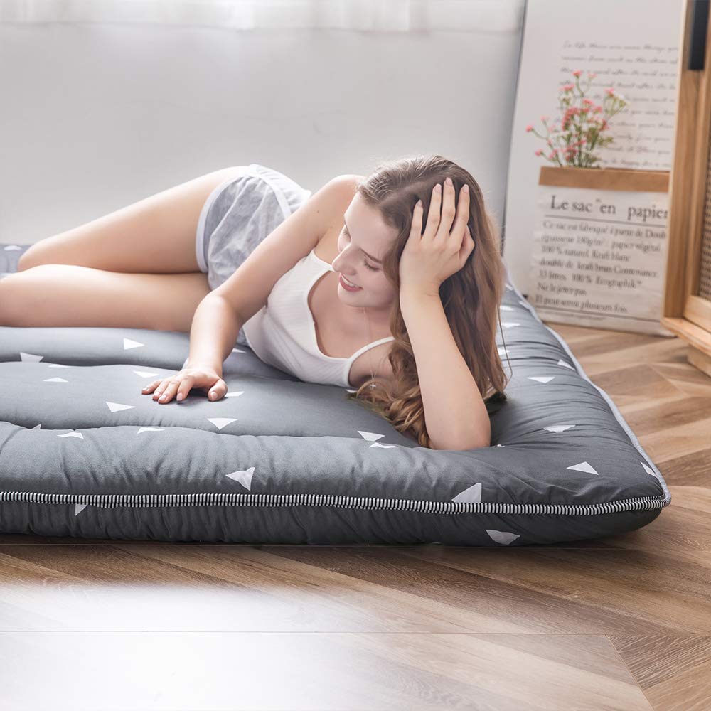 MAXYOYO King Size Floor Mattress - Grey Triangle Japanese Futon for Bedroom, Guest Room & Camping | Extra Large Floor Cushion for Sleeping, Lounging & Travel