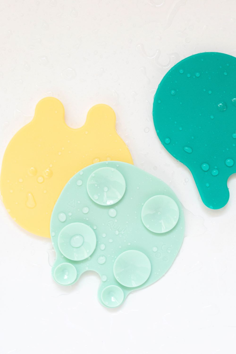 Quut Grippi Jellyfish Bath Safety Grips - Non-Slip Shower Stickers for Kids & Adults, Minty Yellow - Perfect for Bathtub, Shower Floor and Pool Safety