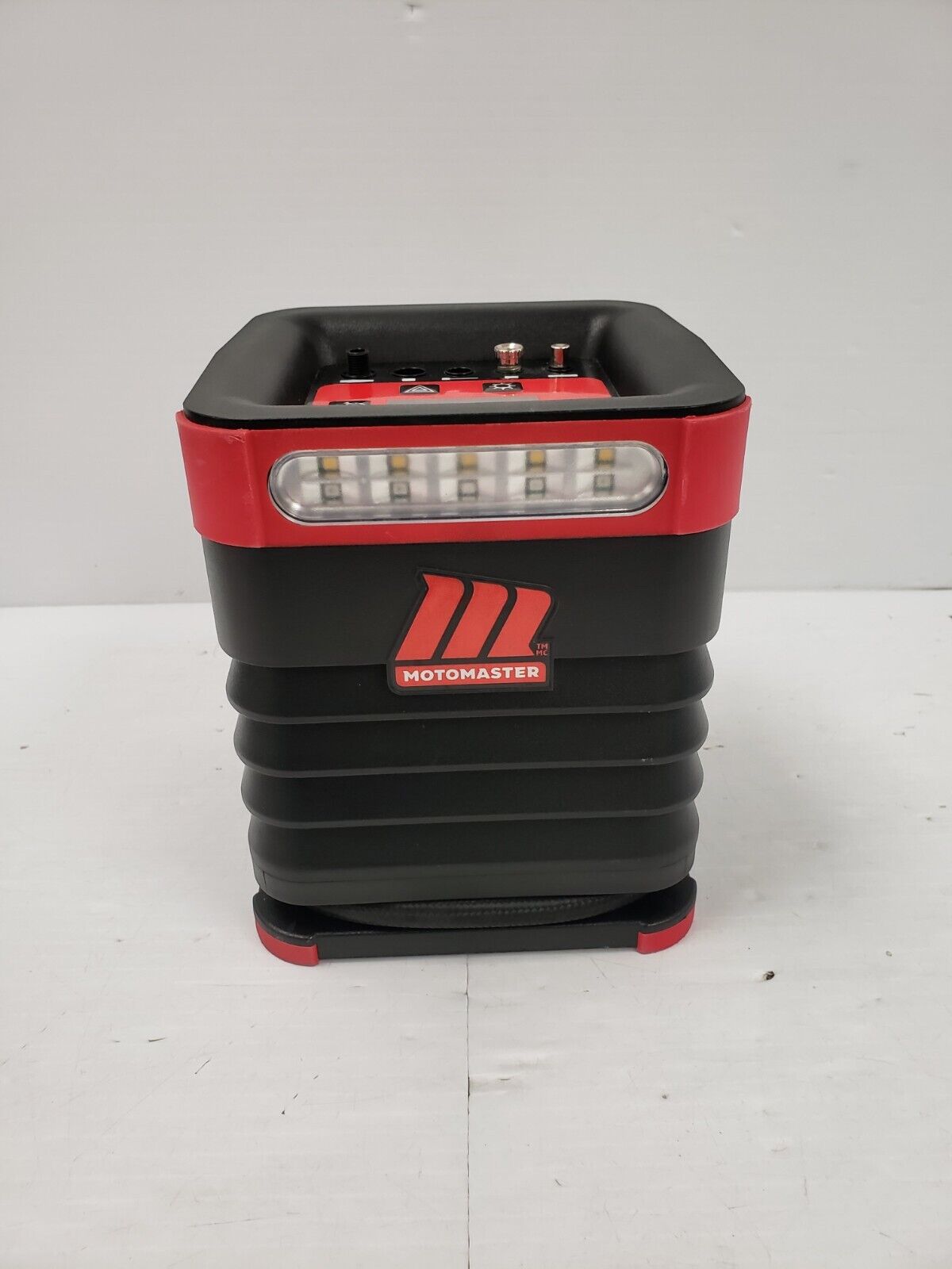 Motomaster 009 5204 8 Tire Inflator - Portable Air Compressor for Cars, Bikes & Sports Equipment - Perfect for Road Trips, Camping & Emergency Use