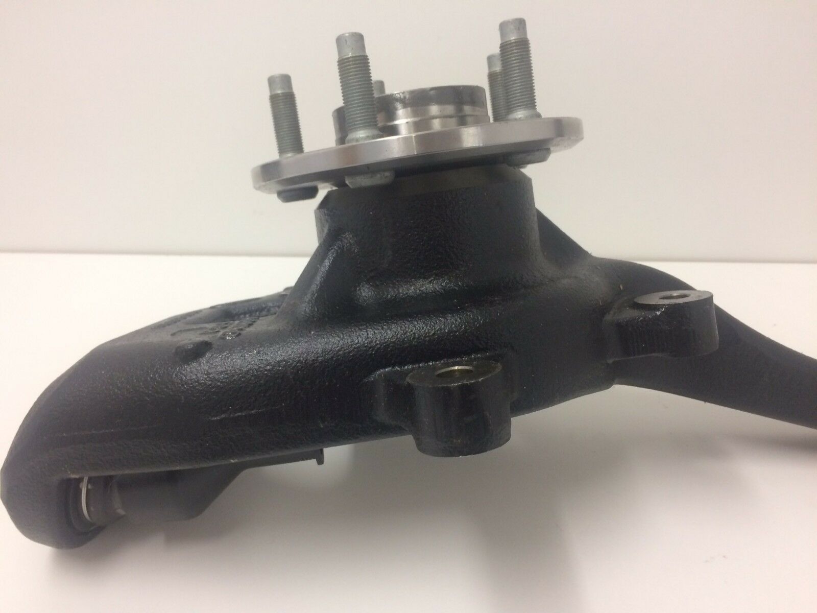 Genuine Ford Territory Front Left AWD Knuckle Hub Bearing Ball Joint Assembly - Replacement Suspension Part for Smooth Driving & Off-Road Adventures