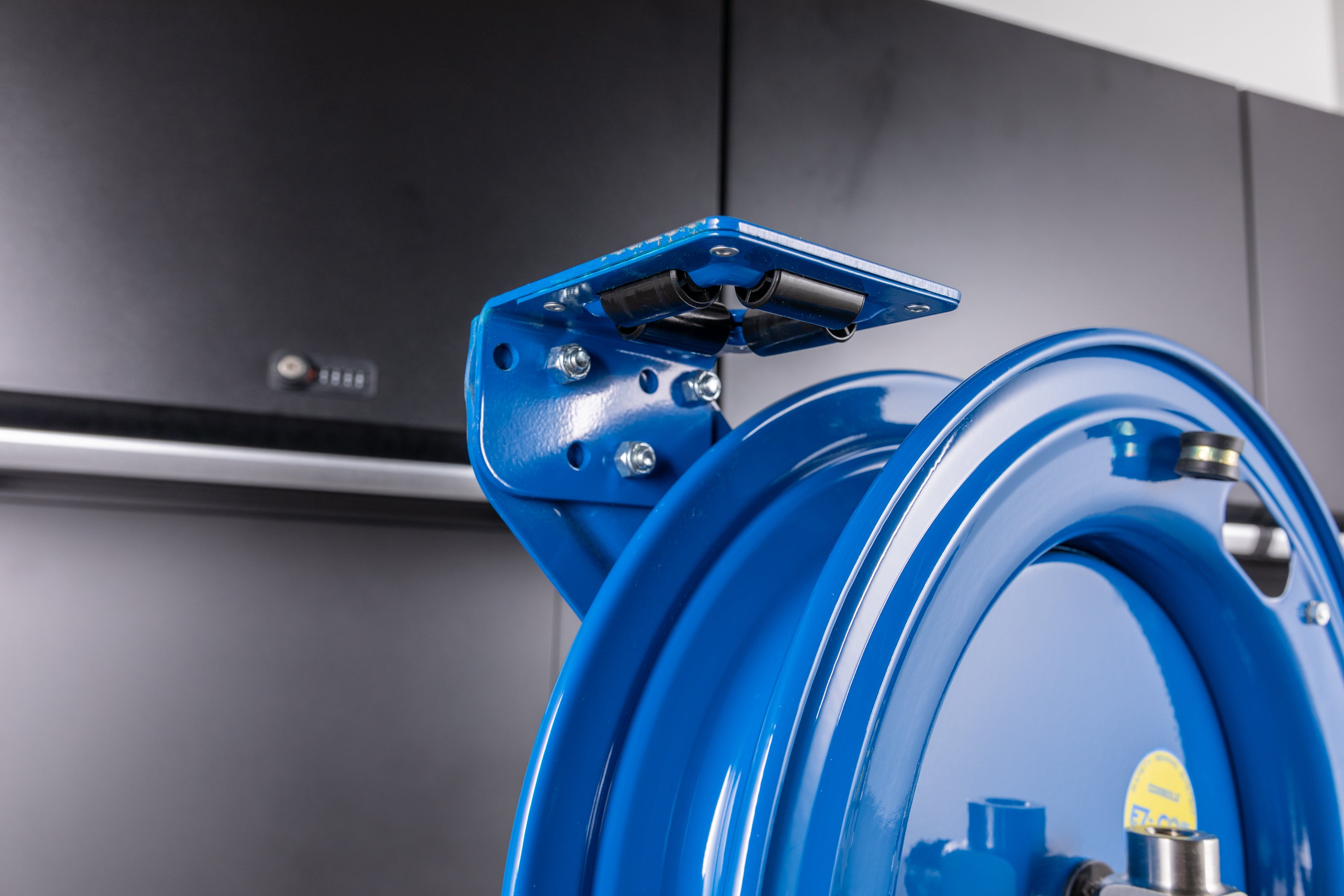 Heavy Duty Compressed Air Hose Reel Kit with 50ft Retractable Hose - Perfect for Garage, Workshop & Industrial Air Tool Use