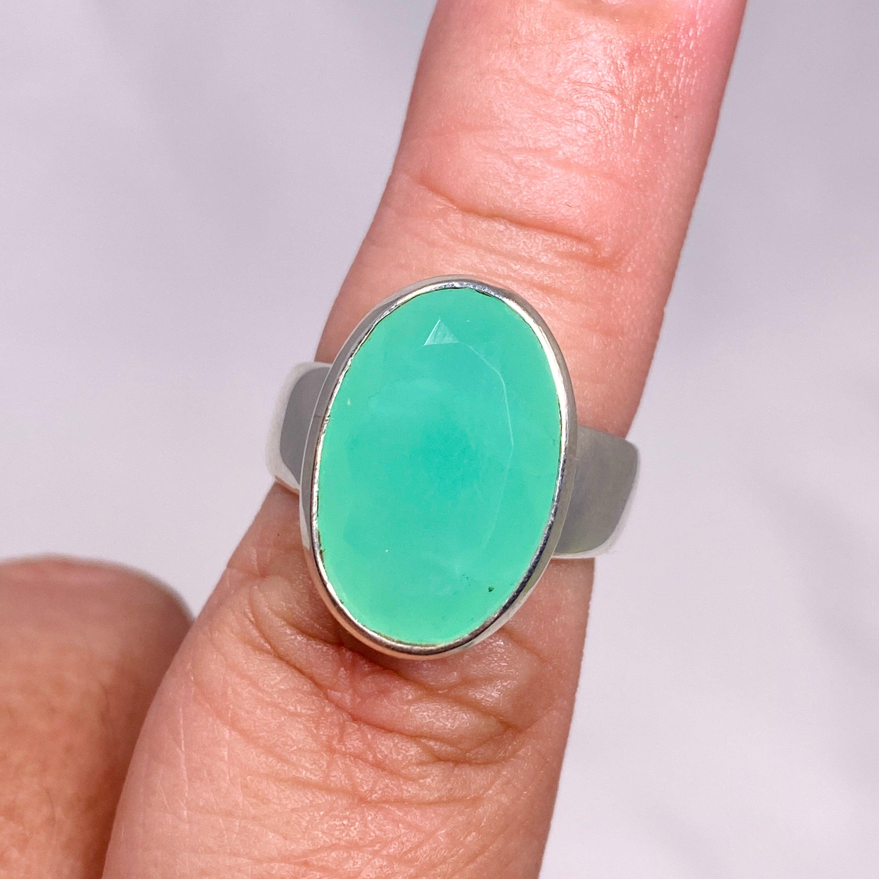 Chrysoprase Faceted Oval Ring - Size 7.5 - PRGJ472 - Elegant Green Gemstone Jewelry for Women, Perfect for Weddings, Parties & Special Occasions
