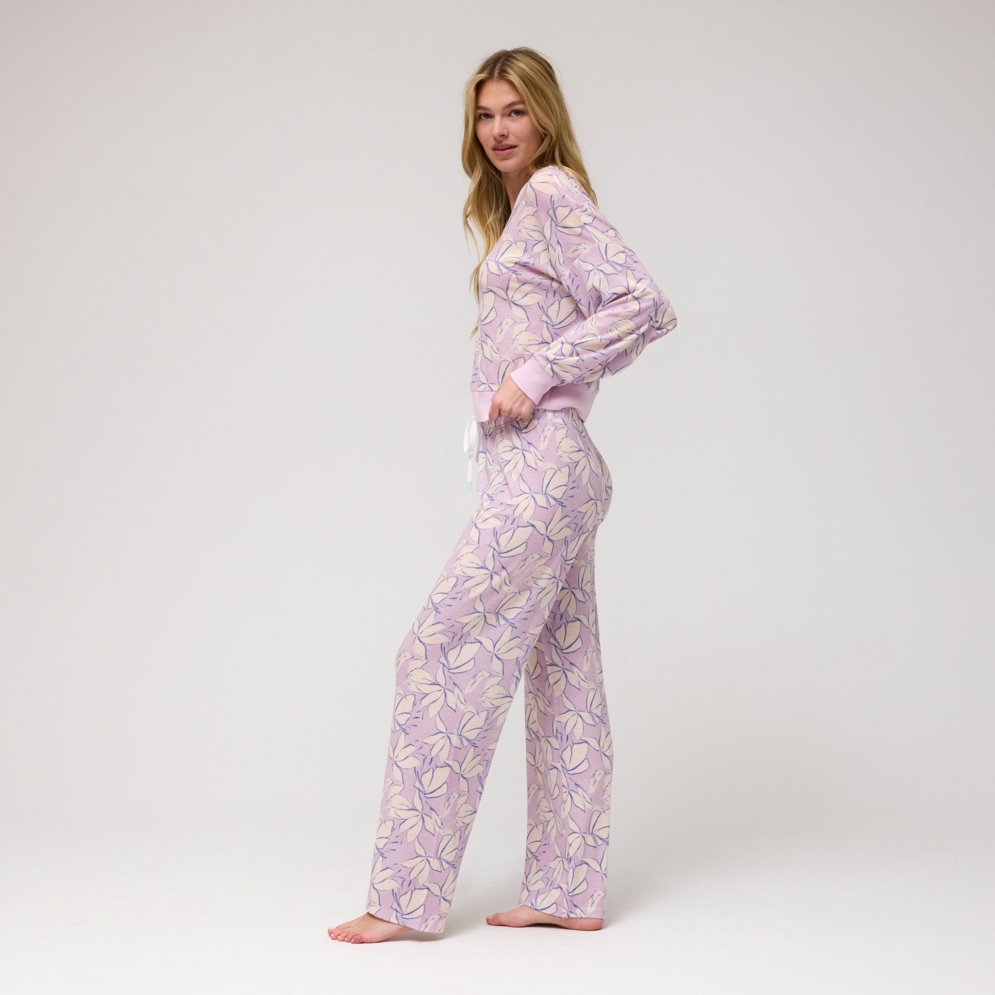Star Seeker Long Vee Set - Soft Lilac Floral Print Women's Romper Jumpsuit | Perfect for Summer Outfits, Beach Vacations & Casual Wear