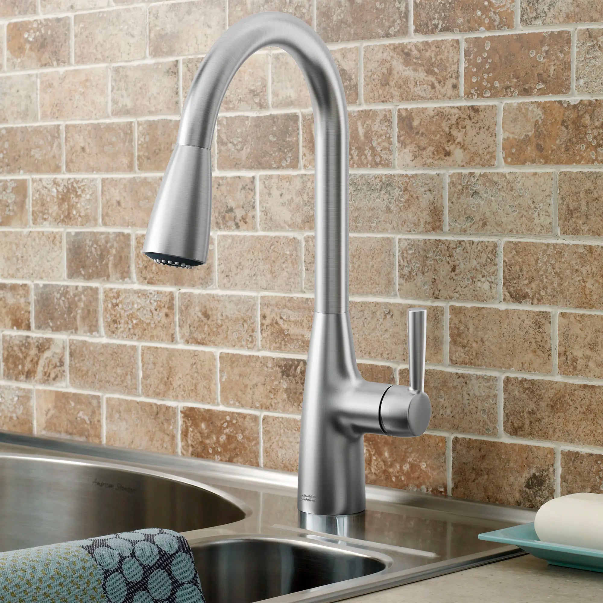 Fairbury® Single Handle Pull Down Kitchen Faqaucet with Dual Spray - 1.8 GPM (6.8 L/min) Water Flow, Lever Handle Design - Perfect for Modern Home Kitchen Sink, Dishwashing & Food Prep