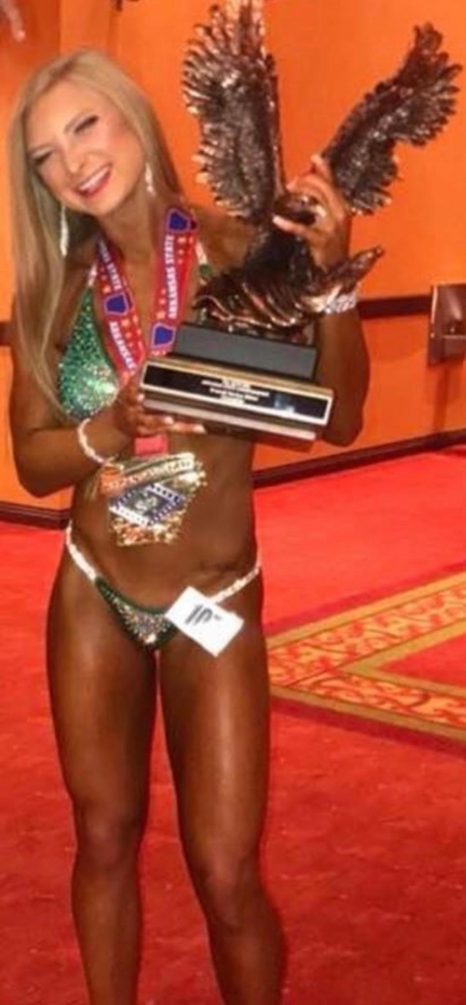 Emerald Green Bikini Competition Suit - Stunning Swimsuit for Bikini Contest, Beachwear & Poolside Fashion