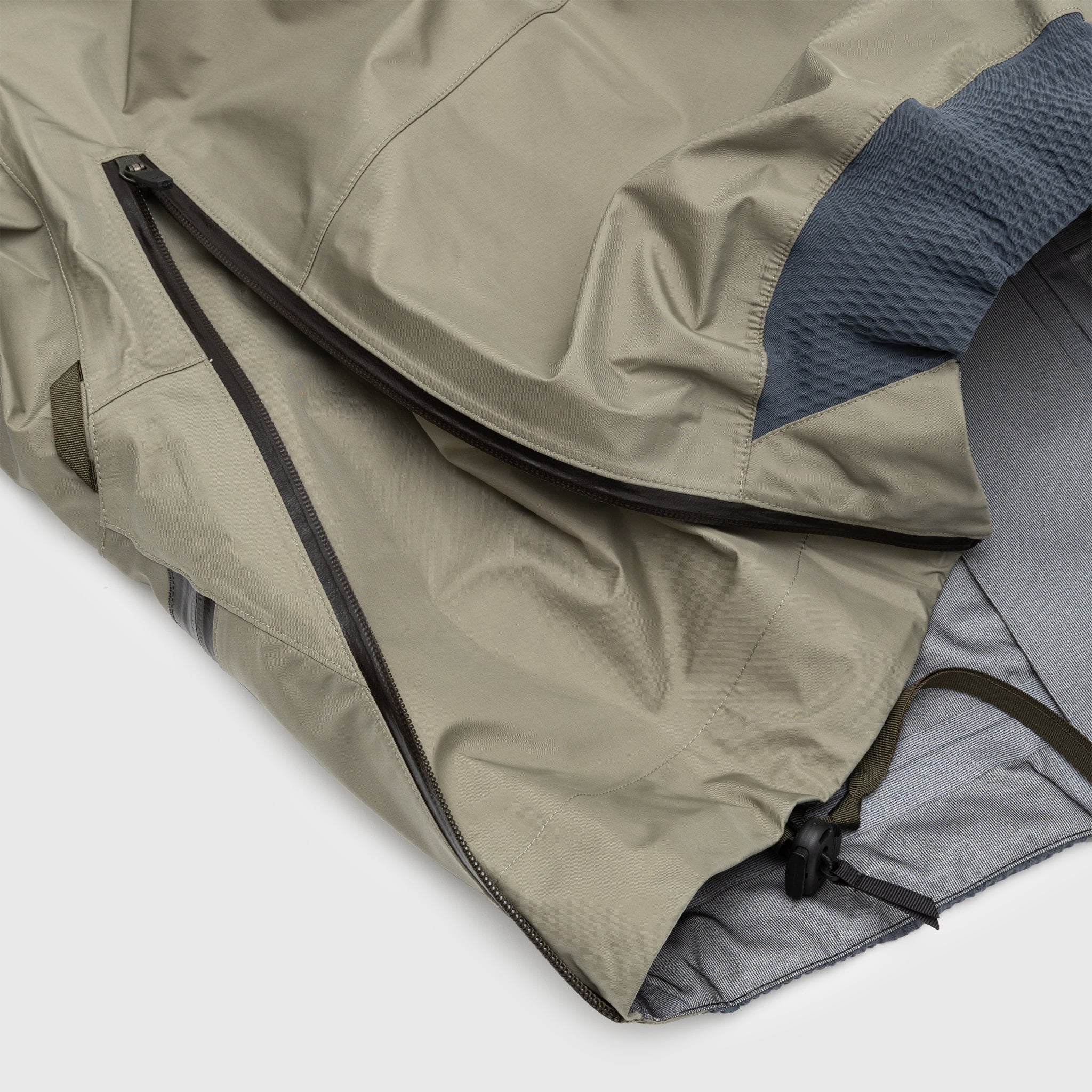 J123A GT 3L Gore-Tex Interops Jacket - Waterproof & Breathable Outdoor Jacket for Hiking, Camping & Extreme Weather Protection