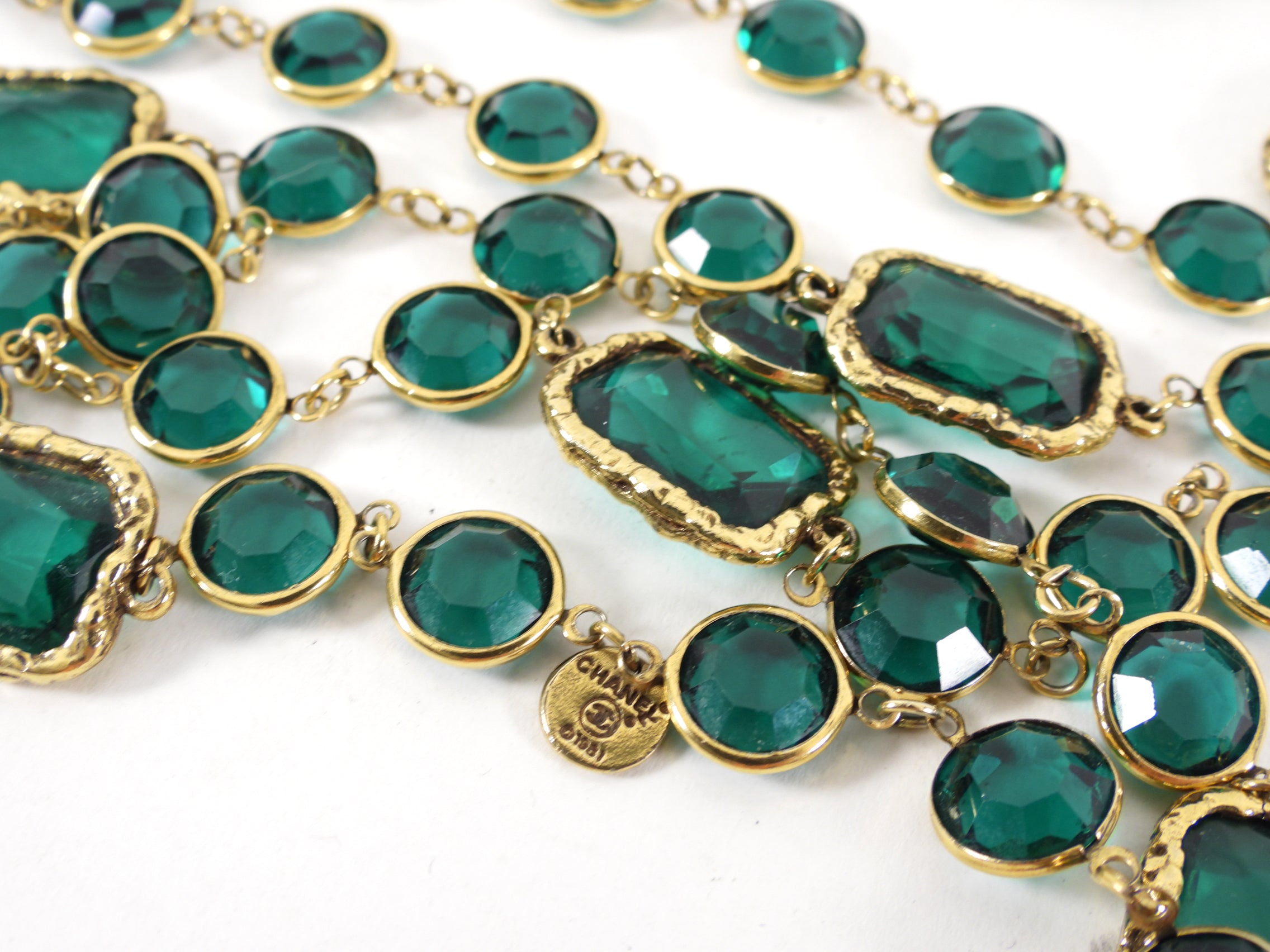 Vintage Chanel 1981 Emerald Green Gripoix Glass Chicklet Sautoir Necklace - Elegant Statement Jewelry for Women, Perfect for Parties, Weddings & Special Occasions