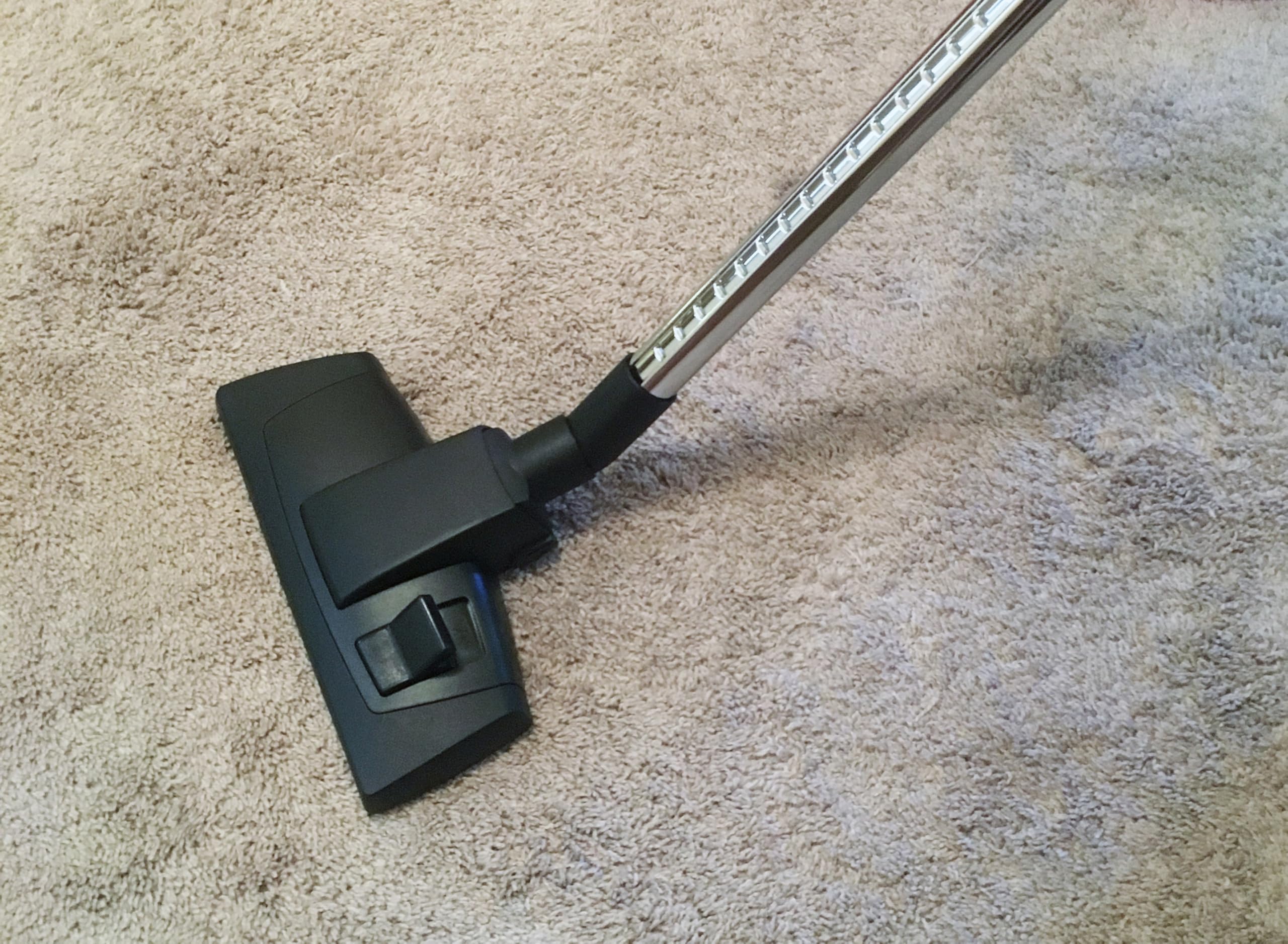 Cen-Tec Systems 95380 Aluminum Telescopic Wand & Vacuum Floor Tool Kit - Extendable Cleaning Accessories for Hard Floors, Carpets & Tight Spaces - Black