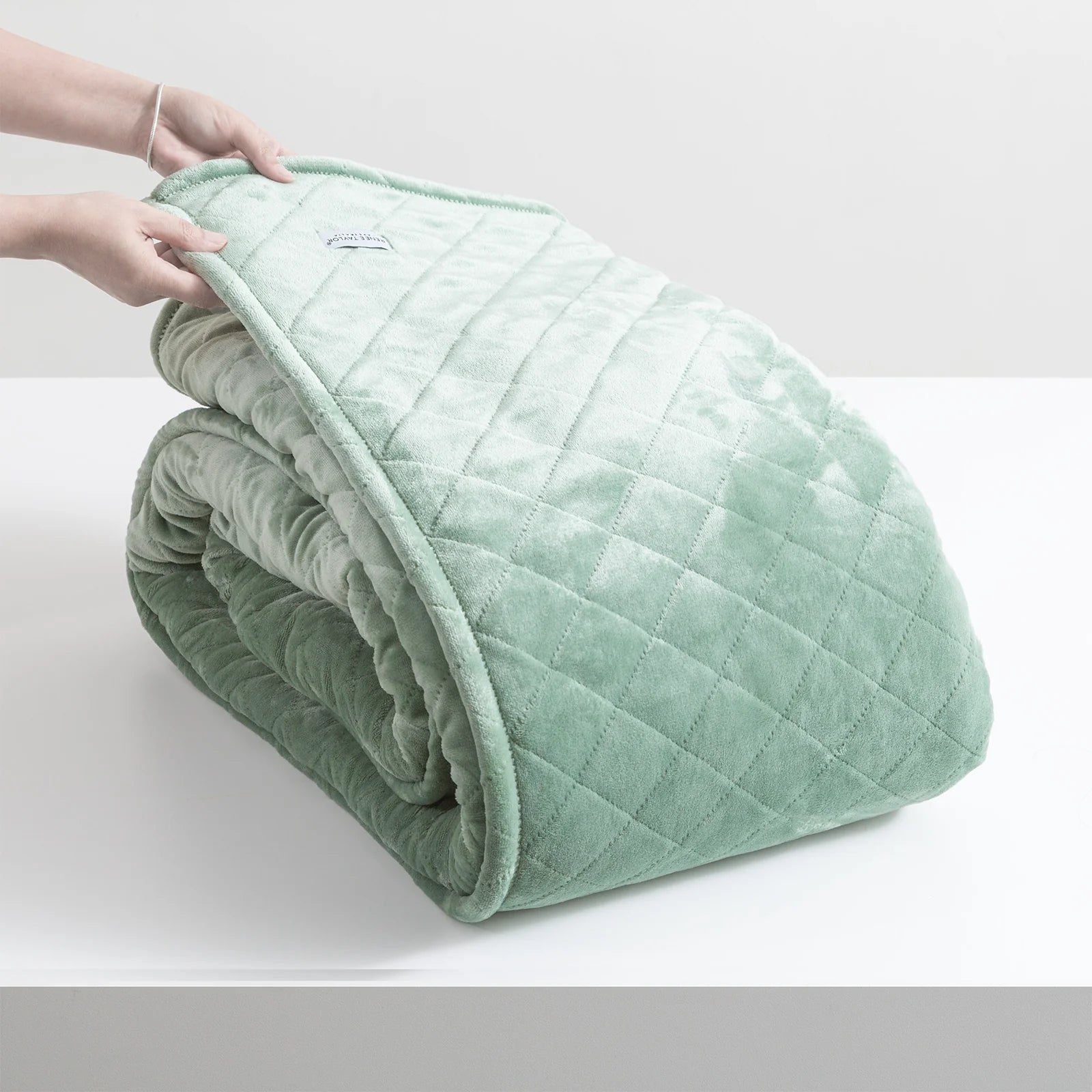 Renee Taylor Heston Sherpa Ultra Soft Velvet Blanket - Luxury Eucalyptus Throw for Bed, Sofa & Travel - Cozy Winter Warmth & Home Decor Gift