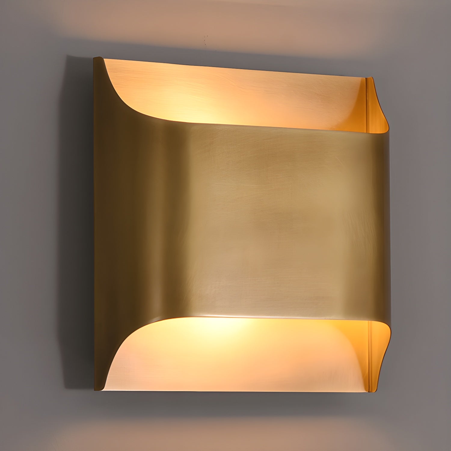 Leclerc Brass Wall Lamp - Vintage Industrial Sconce Lighting for Living Room, Bedroom & Hallway - Perfect for Ambient & Accent Lighting