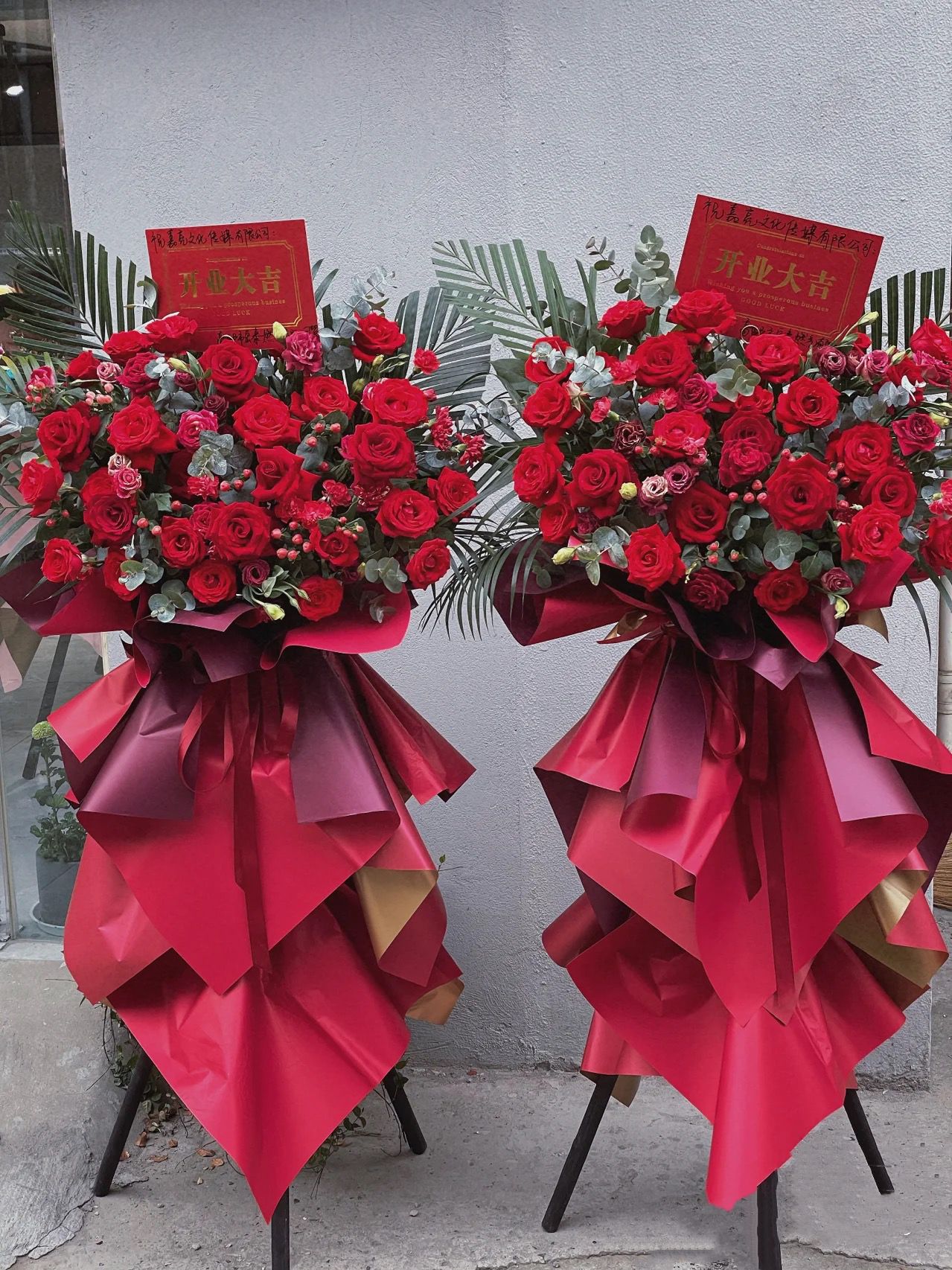 Grand Opening Red Flower Stand - Elegant Floral Display for Weddings, Grand Openings & Special Events