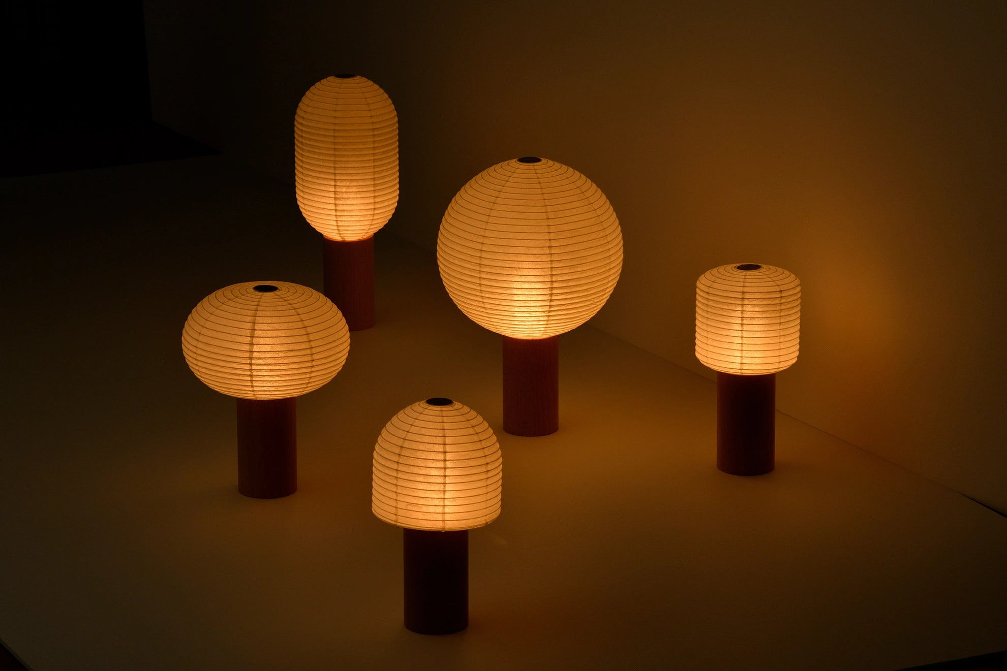 Yame Lantern Vertical - Traditional Japanese Chochin Paper Lantern for Home Decor, Zen Garden, and Tea Ceremony