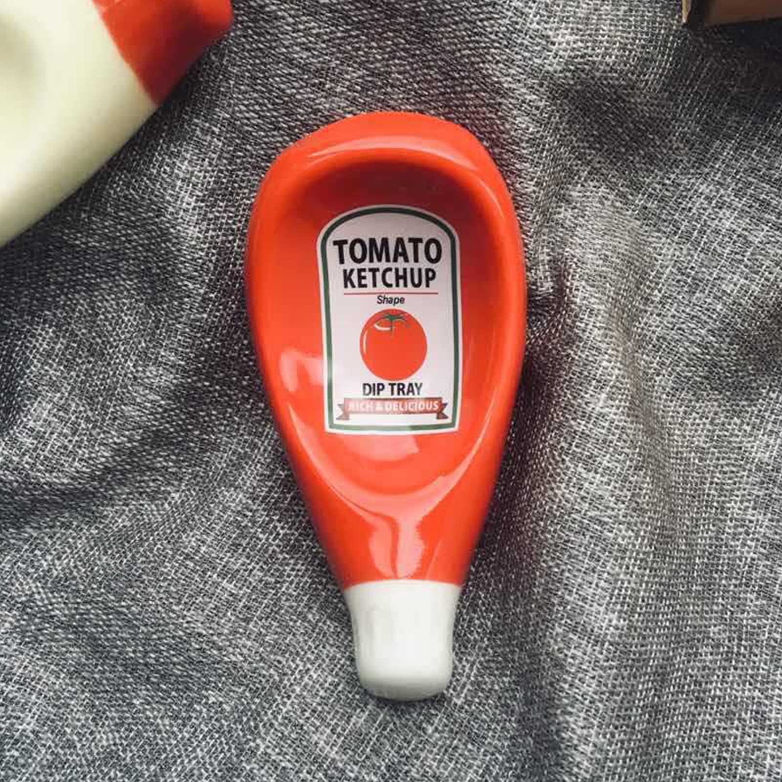 Premium Ceramic Extruded Tomato Sauce Bottle-Shaped Dish - Soy Sauce, Ketchup, Mayonnaise & Mustard Condiment Plate (4 Colors) - Perfect for Restaurants, Kitchens & Dining Tables
