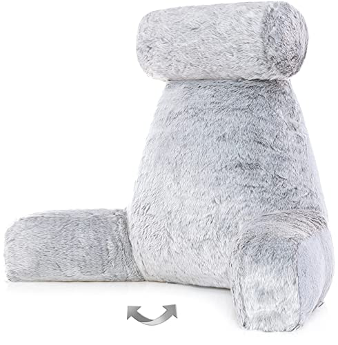 ÷ Arctic Grey Wolf